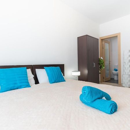 2 Bedroom In Central St Julians Prime Location In Paceville Apt 3 By Vaganza Saint Julian's Dış mekan fotoğraf