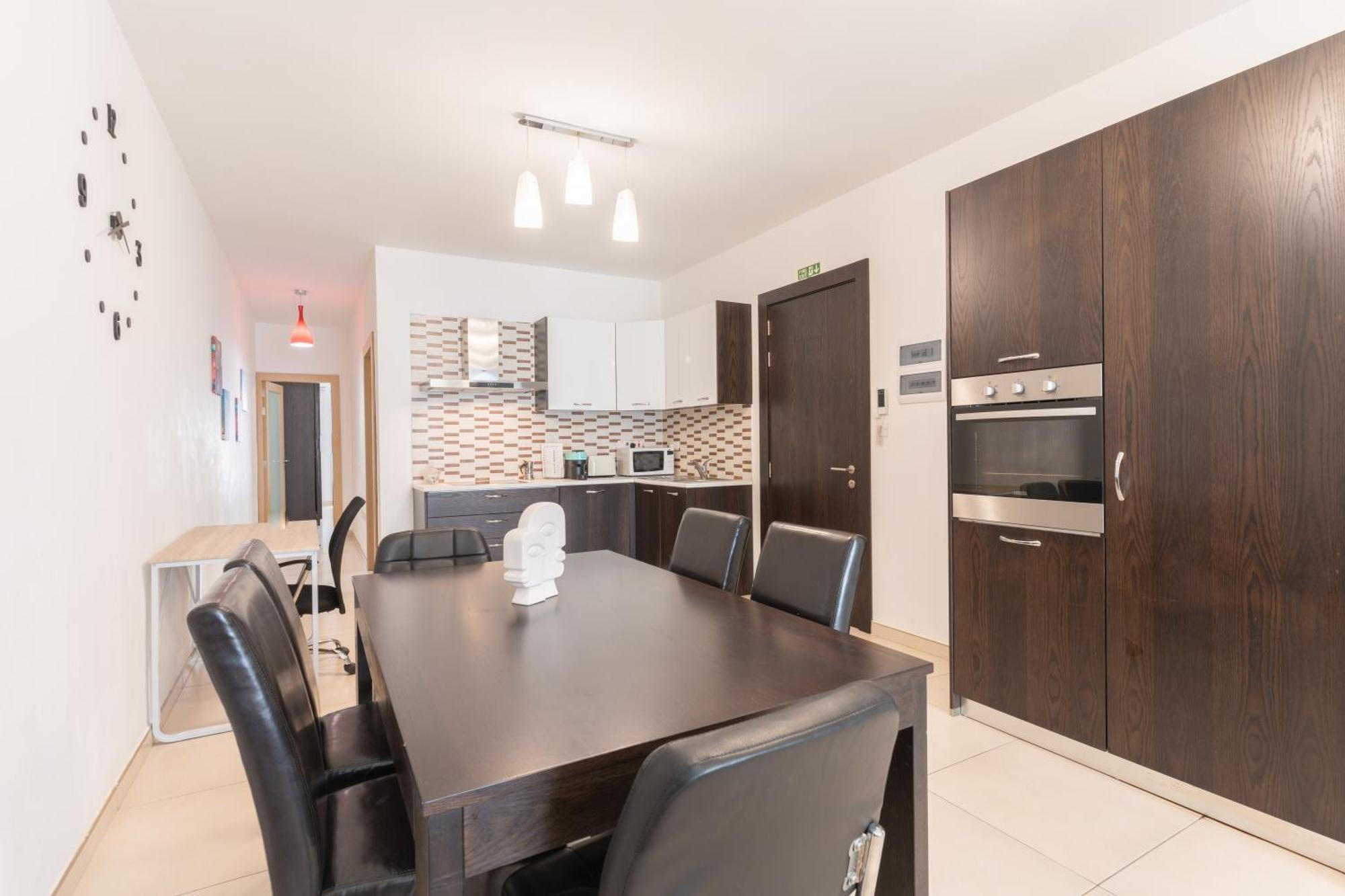 2 Bedroom In Central St Julians Prime Location In Paceville Apt 3 By Vaganza Saint Julian's Dış mekan fotoğraf