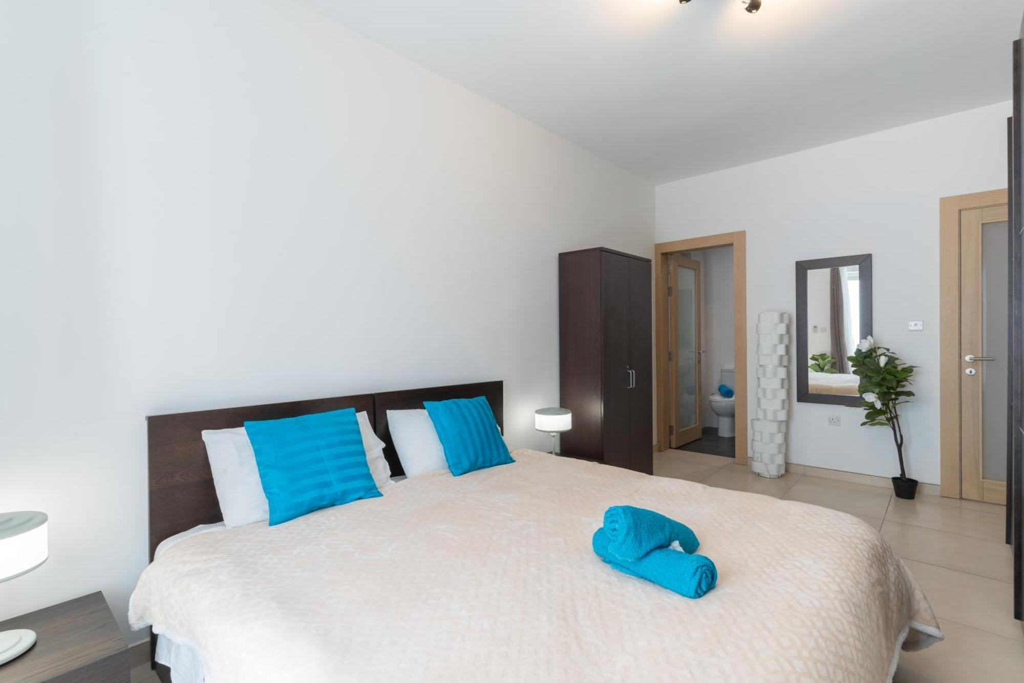 2 Bedroom In Central St Julians Prime Location In Paceville Apt 3 By Vaganza Saint Julian's Dış mekan fotoğraf