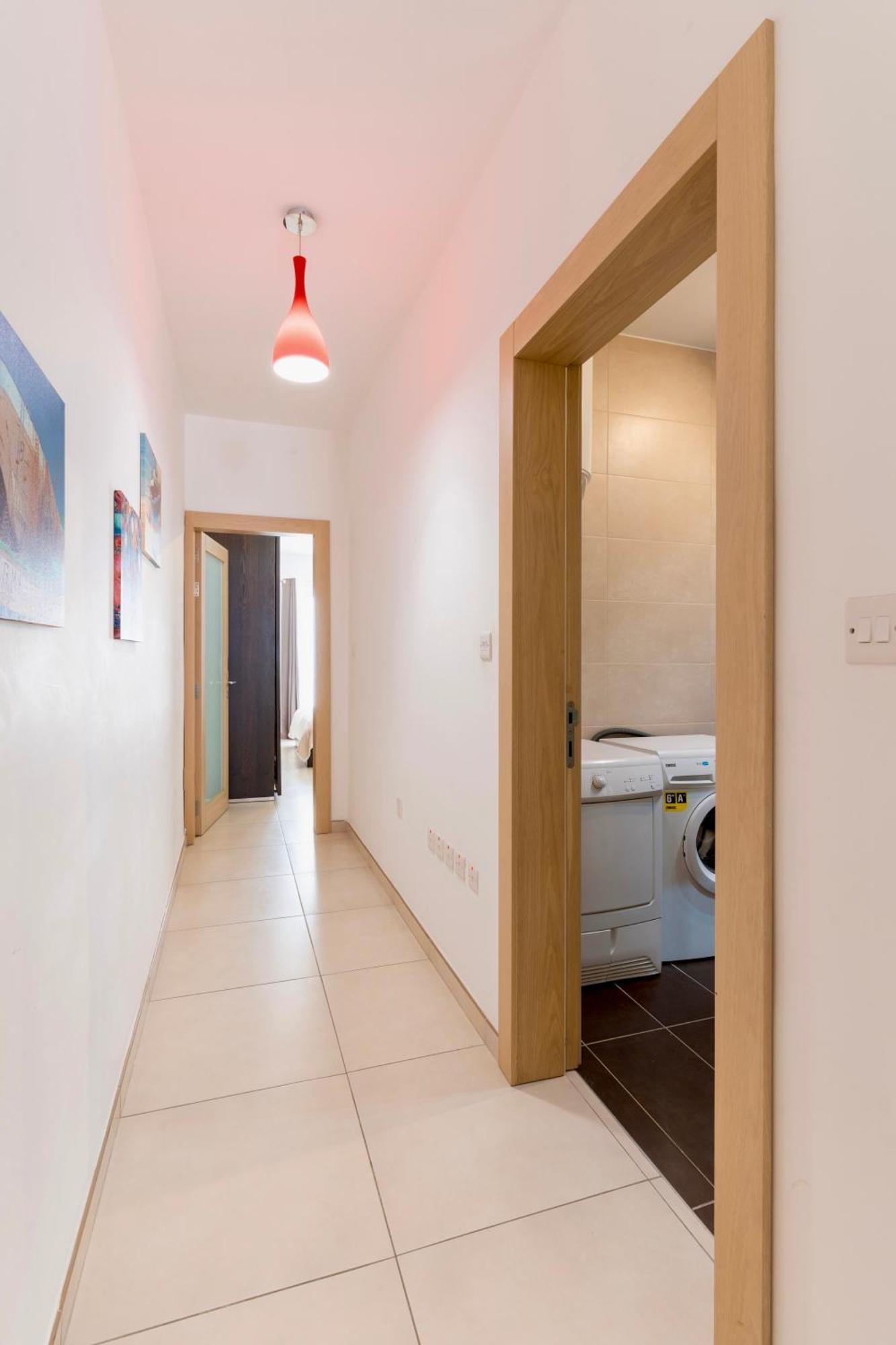 2 Bedroom In Central St Julians Prime Location In Paceville Apt 3 By Vaganza Saint Julian's Dış mekan fotoğraf