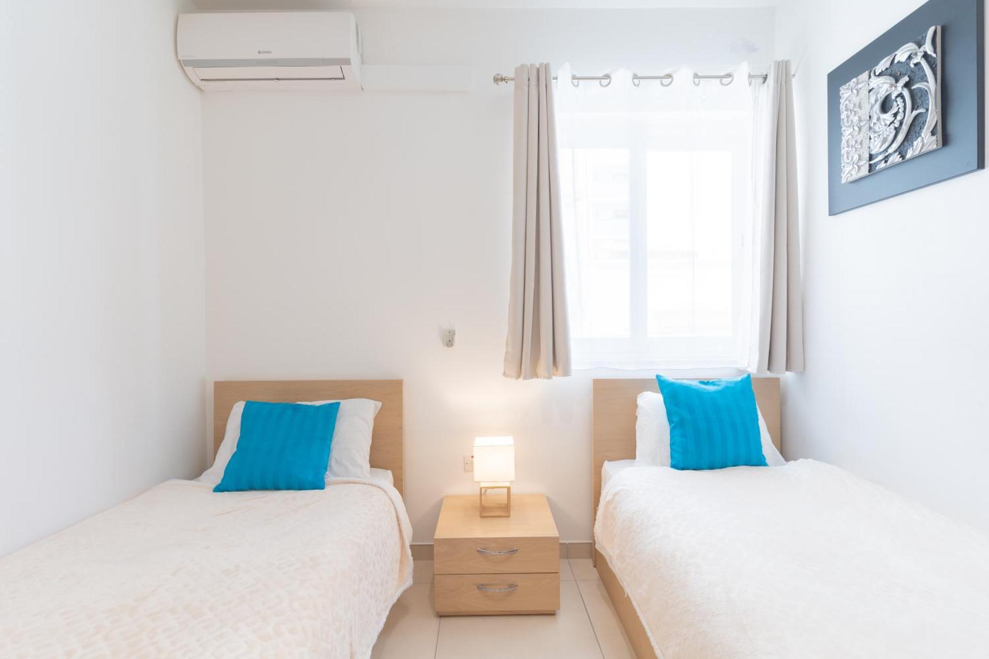 2 Bedroom In Central St Julians Prime Location In Paceville Apt 3 By Vaganza Saint Julian's Dış mekan fotoğraf
