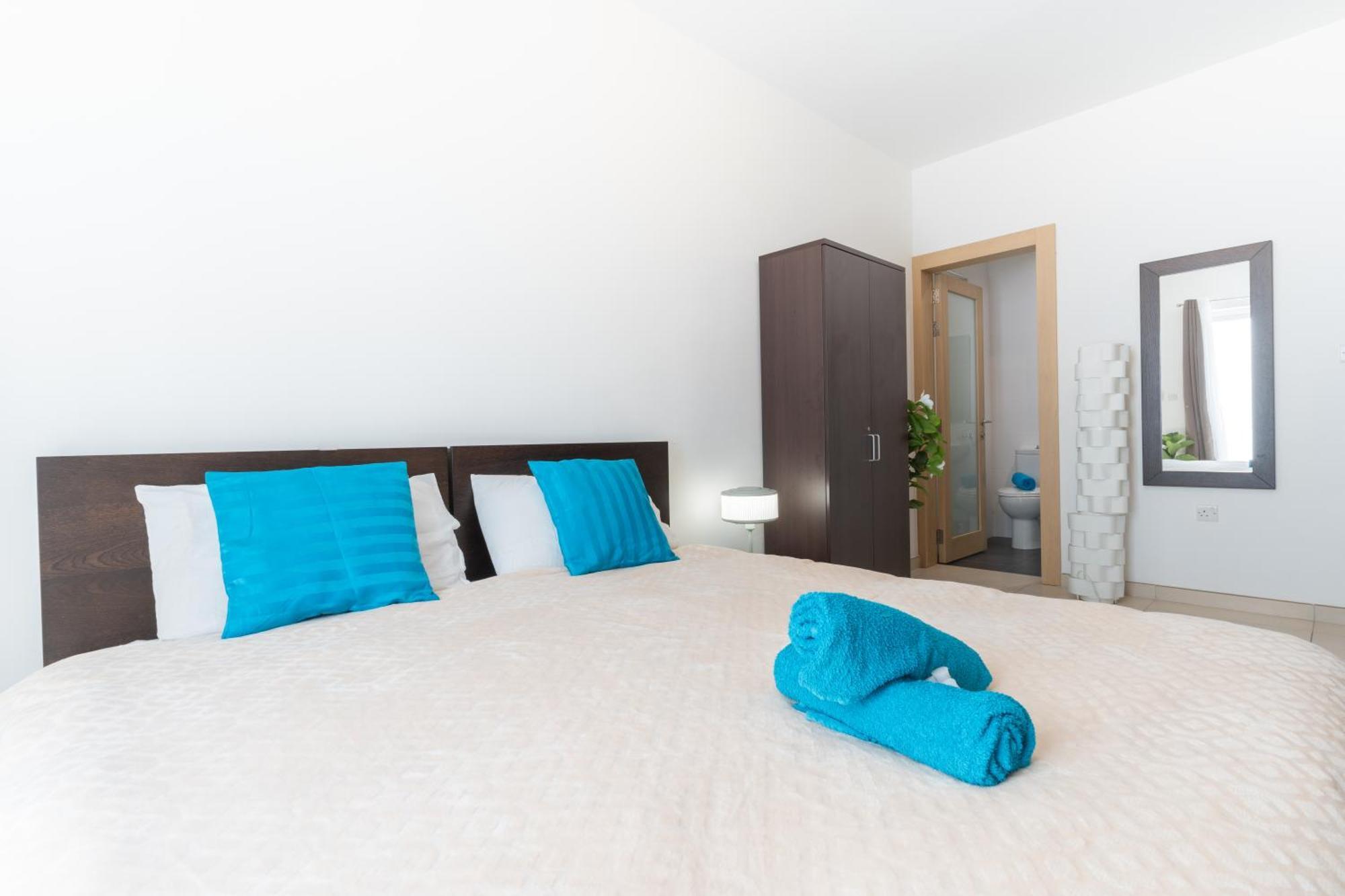 2 Bedroom In Central St Julians Prime Location In Paceville Apt 3 By Vaganza Saint Julian's Dış mekan fotoğraf