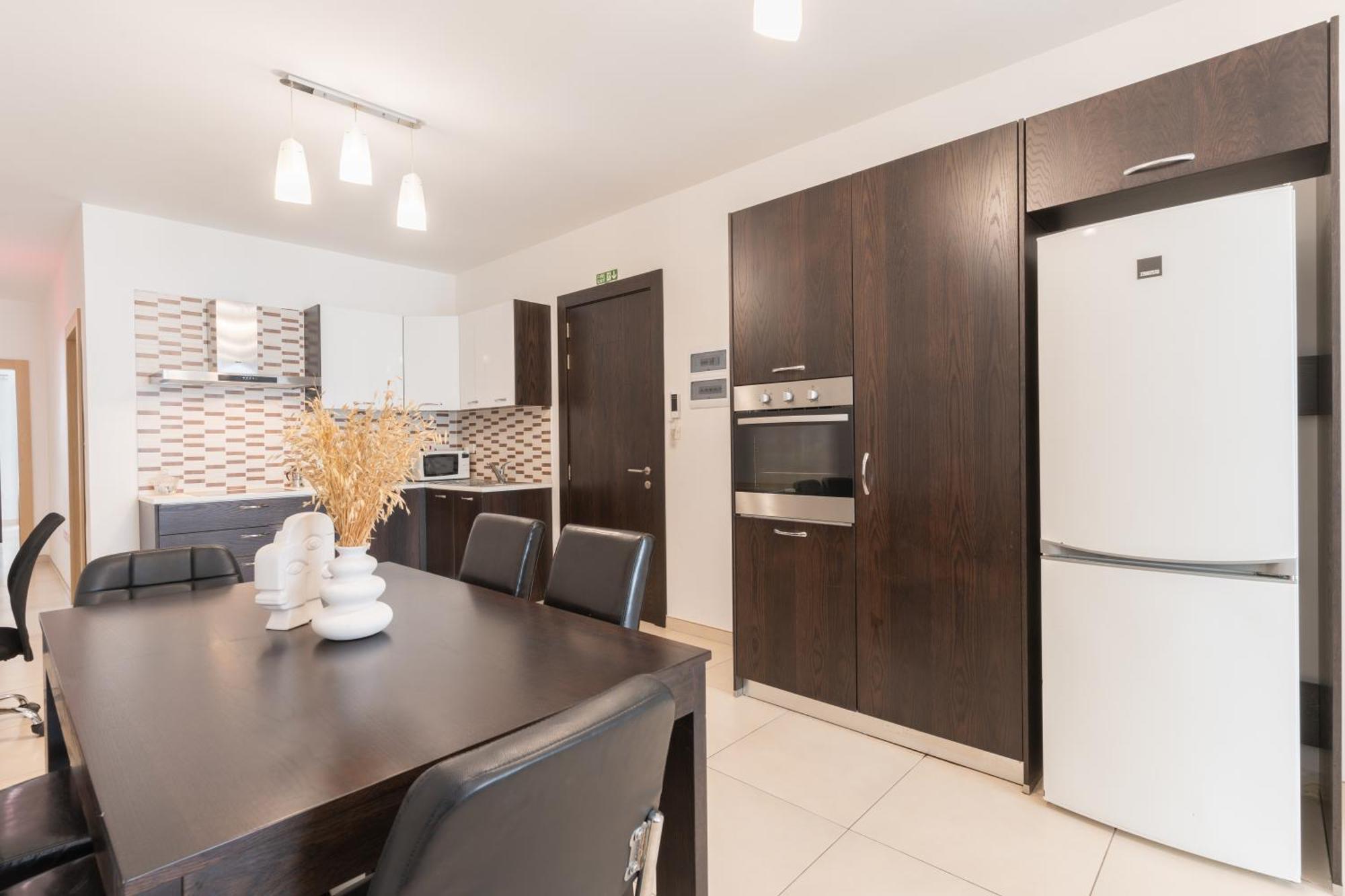 2 Bedroom In Central St Julians Prime Location In Paceville Apt 3 By Vaganza Saint Julian's Dış mekan fotoğraf